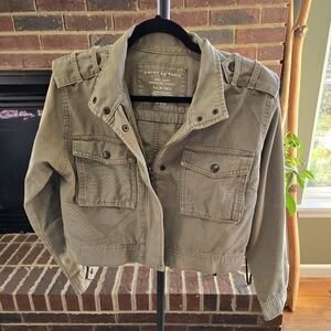 American Eagle Cropped green denim jacket. Size Medium